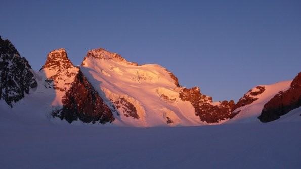 Lever de soleil dur la Barre et le Dôme