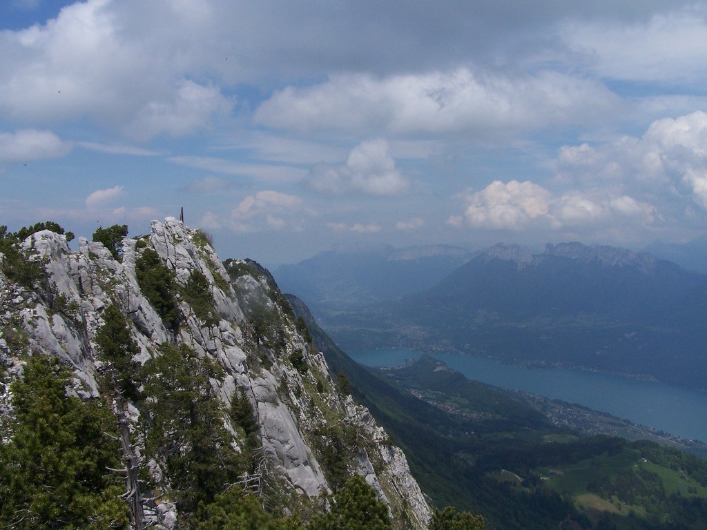 Sommet du roc des boeufs, vue sur le lac d'annecy.