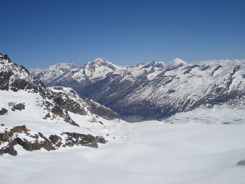 digue de Mattmark et Weissmies au fond