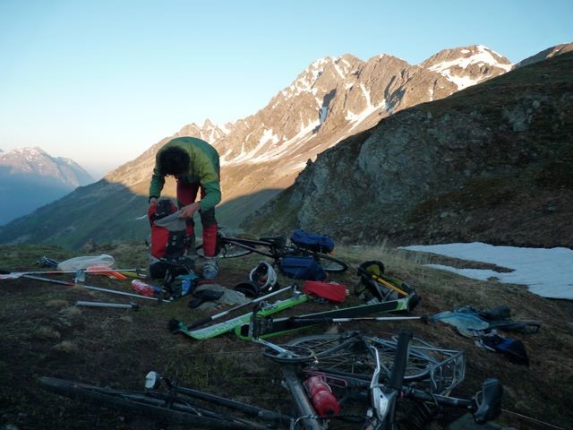 Au col du Sabot, c'est le grand déballage des véloskieurs