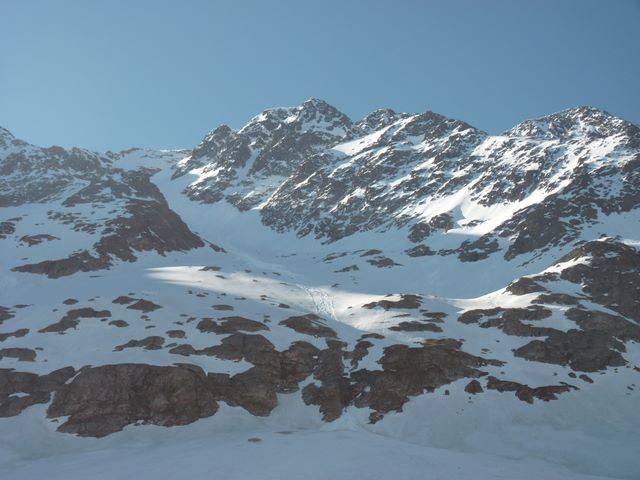 La montée au sommet des Cochettes depuis le col du Couard