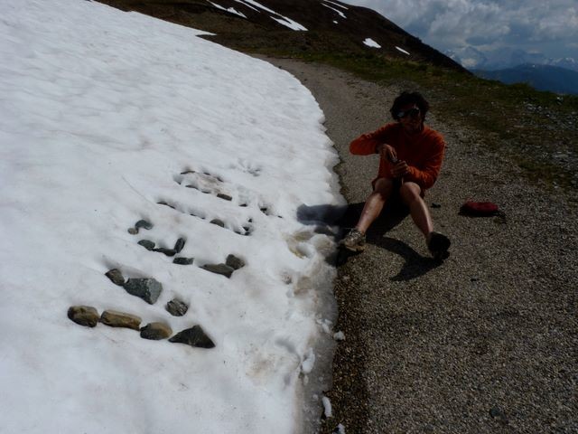 Délicate attention de Matt, Caro et Oliv qui nous en ont laissé deux au frais en écrivant "veloski" dans la neige avec des cailloux. Merci !