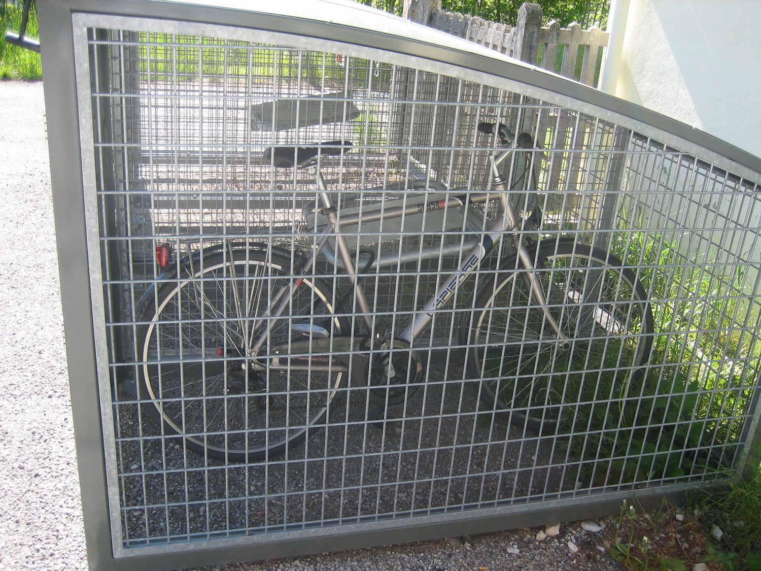 Vélo en cage