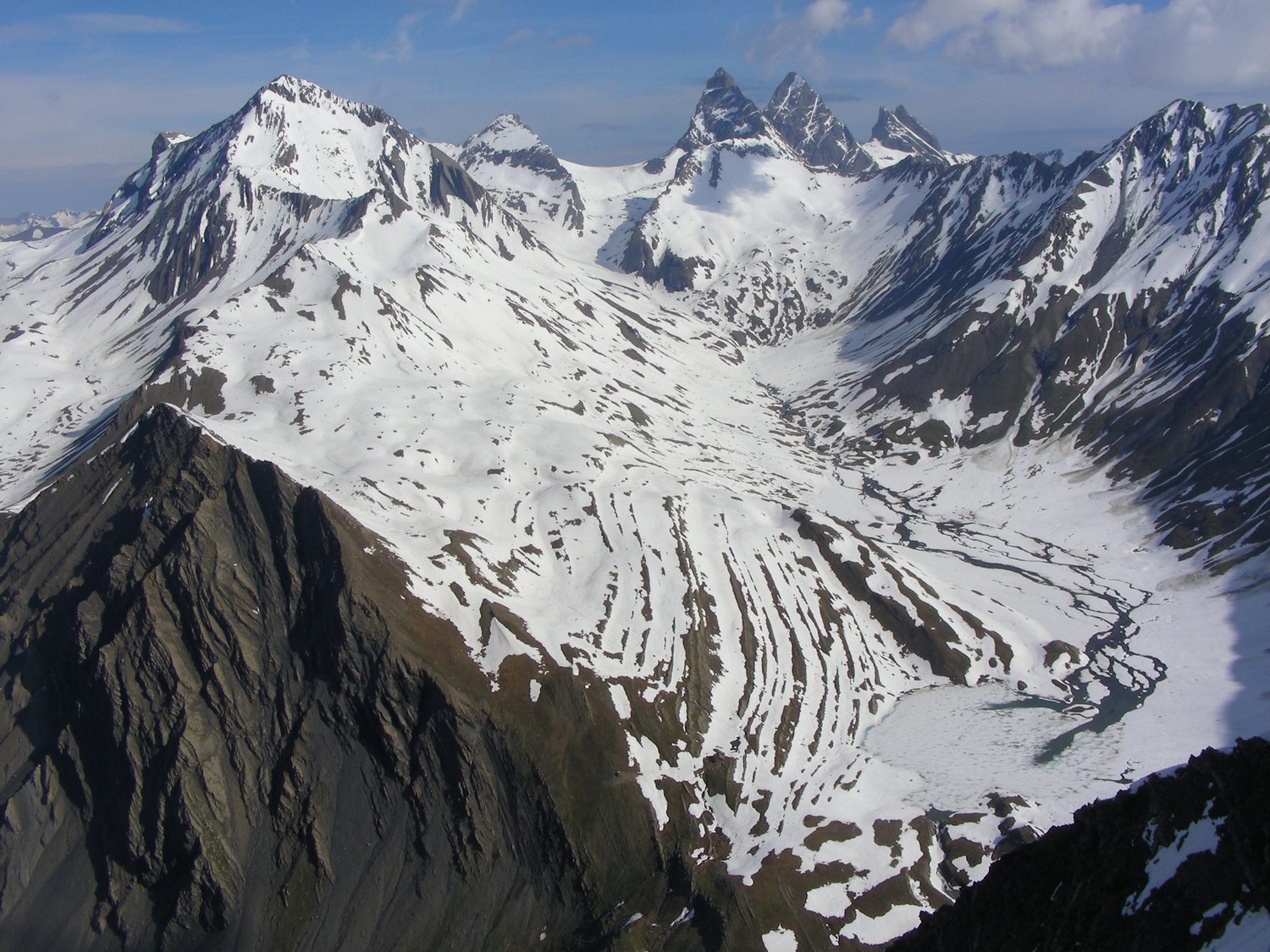Le vallon du Maurian, le lac du Goléon et les Aiguilles d'Arves