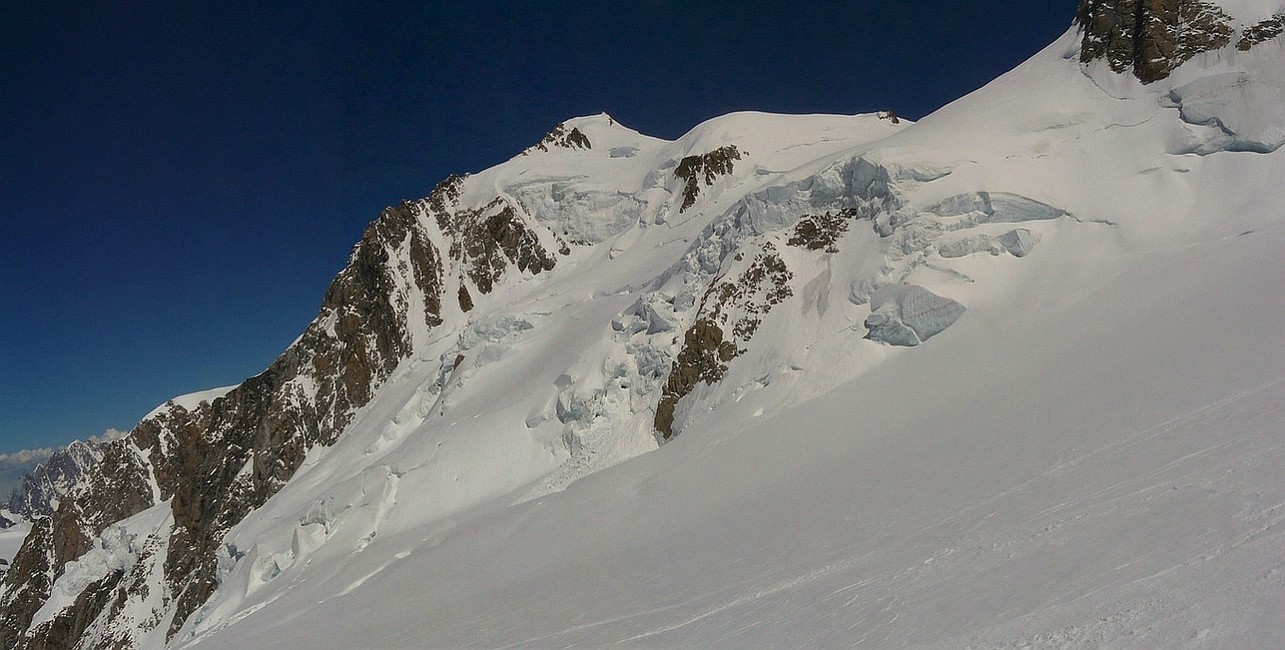 La descente du Col de la Brenva par le Corridor