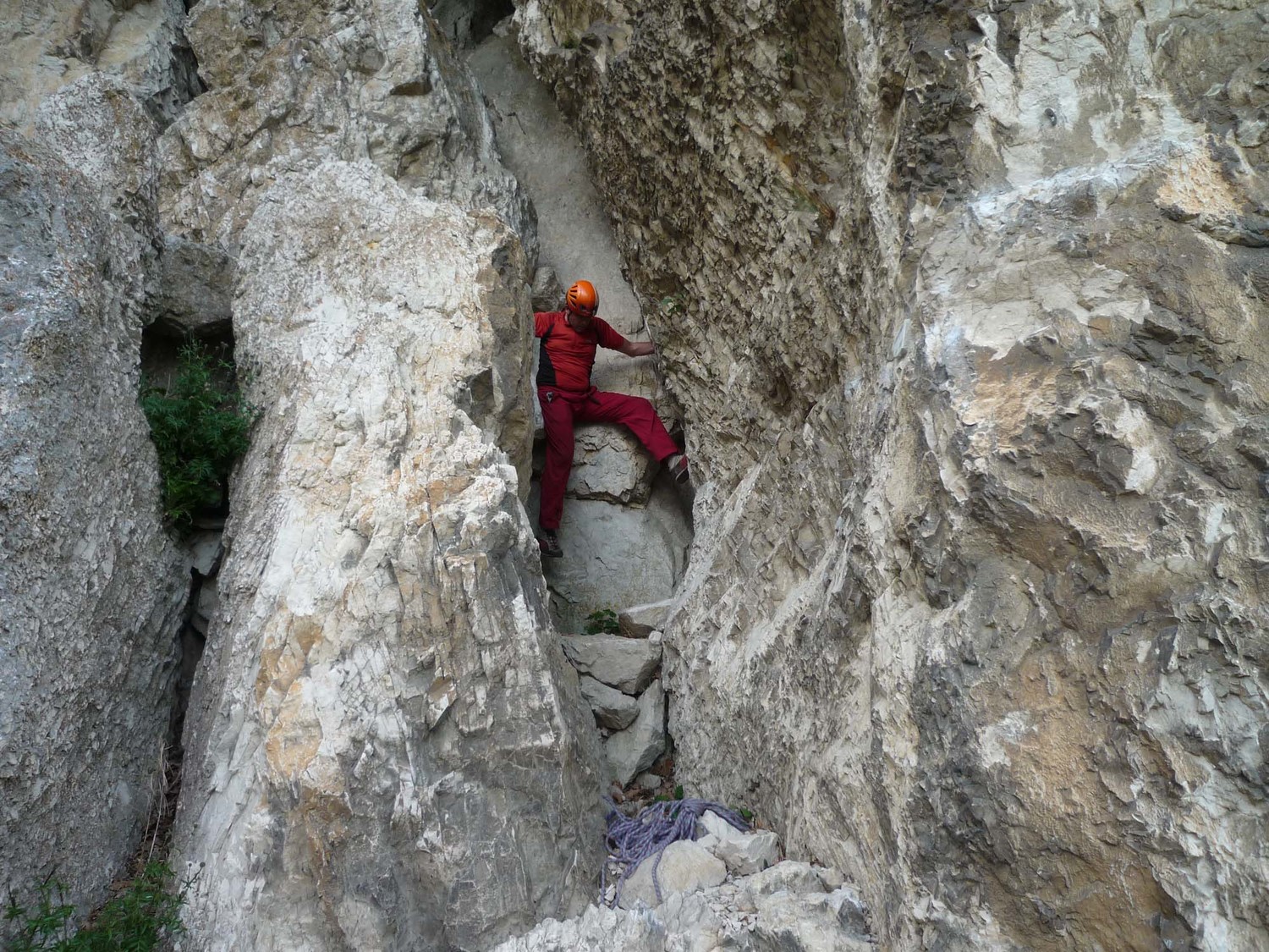 Descente de la faille des Etiolets.
