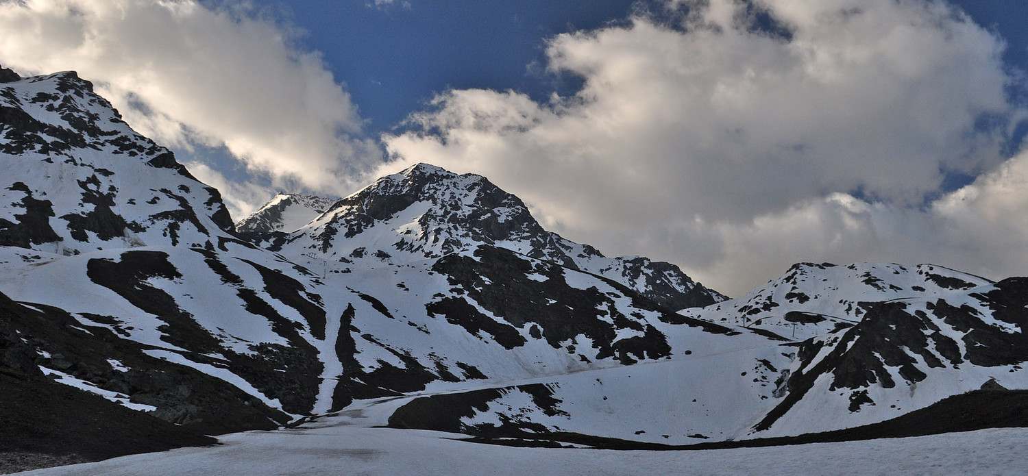 En direction du télé du Grand Col (route encore bien enneigée).