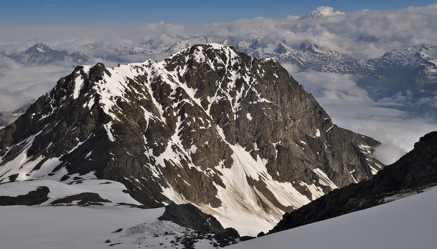 Le Mont - Blanc et samedi passé au loin ...