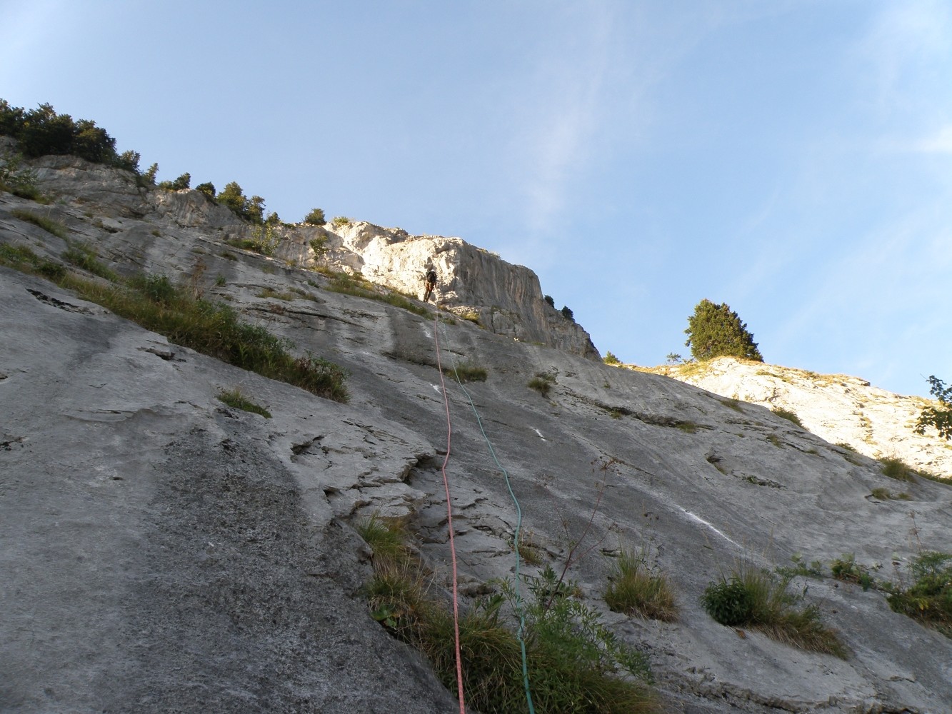 Ligne de Vie : L19 une belle longueur de 50 m sur une dalle bien abrasive ...