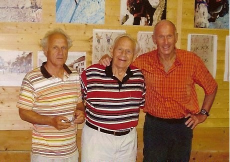 Entouré par ses deux collègues, Daniel Cochand et Marcel Demont, le guide Ami Wisler quelques semaines avant son grand départ vers les étoiles