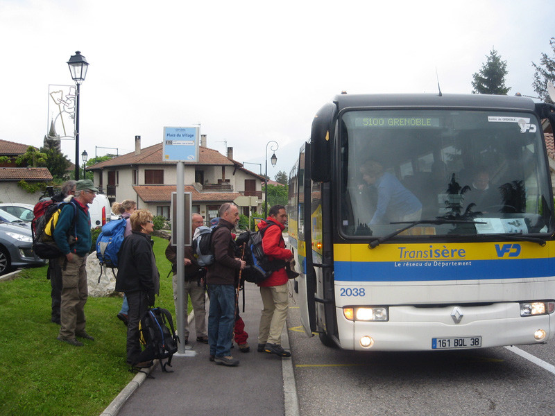 Montée dans le bus à Seyssins