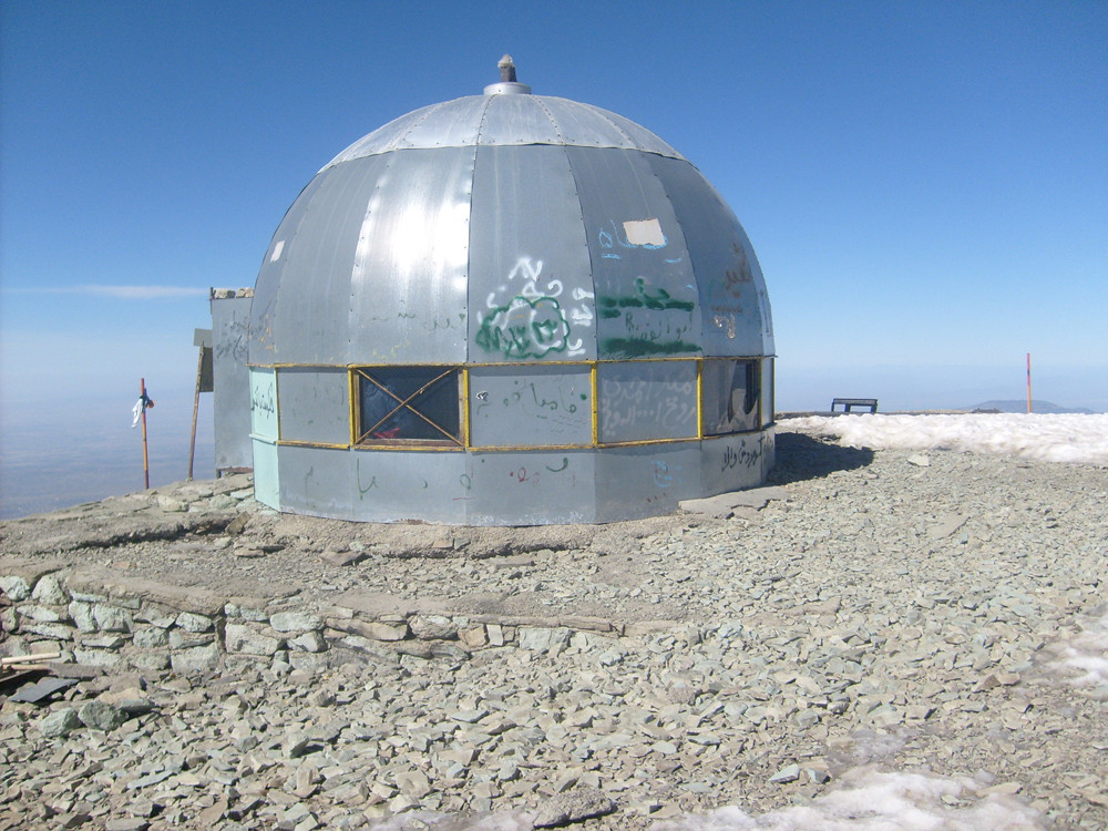 le refuge gratos du Toschal à 4000m pour s'acclimater au dessus de Téhéran