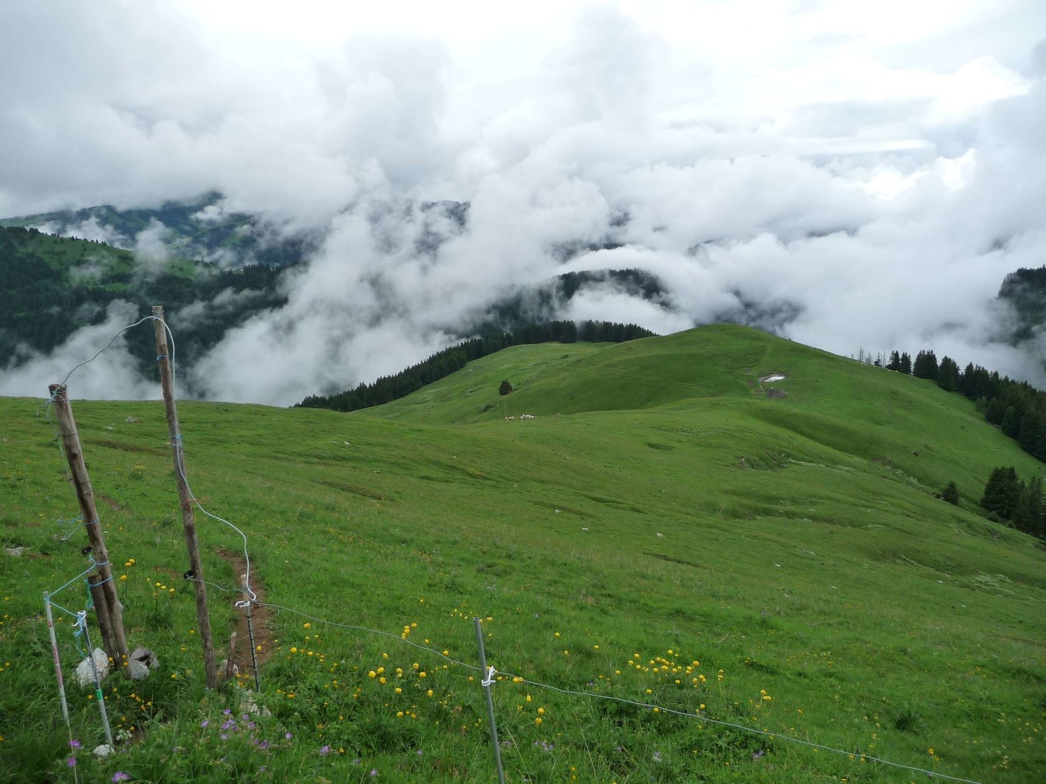 dans la montée, les nuages gagnent du terrain