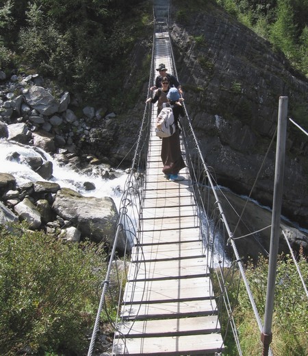 La passerelle sur le Torrent