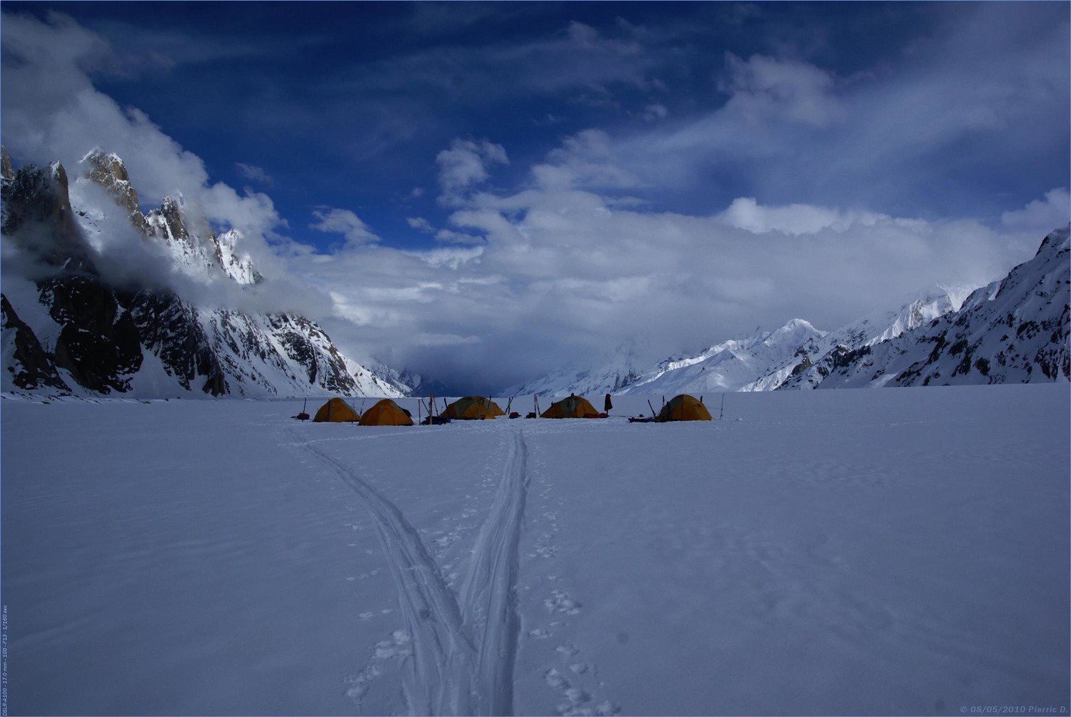 Camp sur le glacier du Biafo...