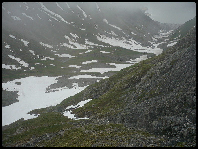Après une rencontre improbable avec quatre alpinistes pas moins perdus que moi, retour au bercail et le delat d'Emosson