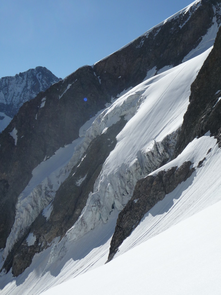 Le sérac: on voit la trace à la sortie.