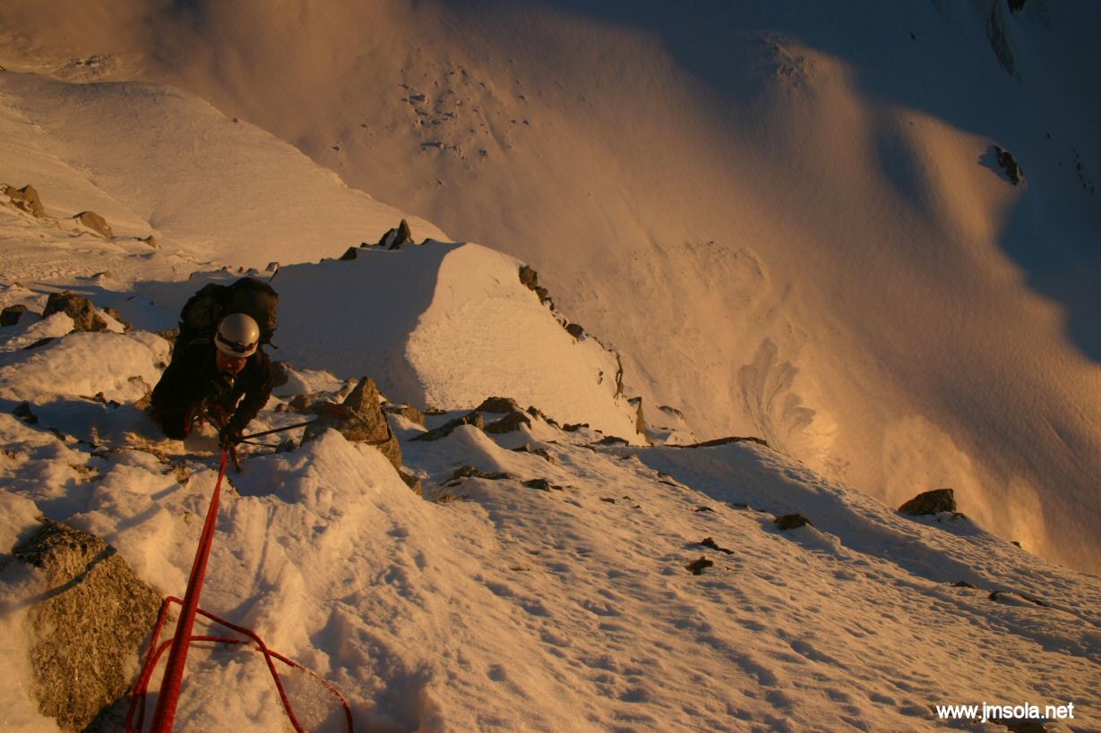 Dans la partie en mixte, sur l'éperon rive gauche du glacier