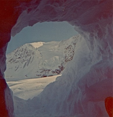 La face nord de la Pointe de Mourti, vue de la caverne de neige - bivouac, lors de la 1ère ascension hivernale en 1968