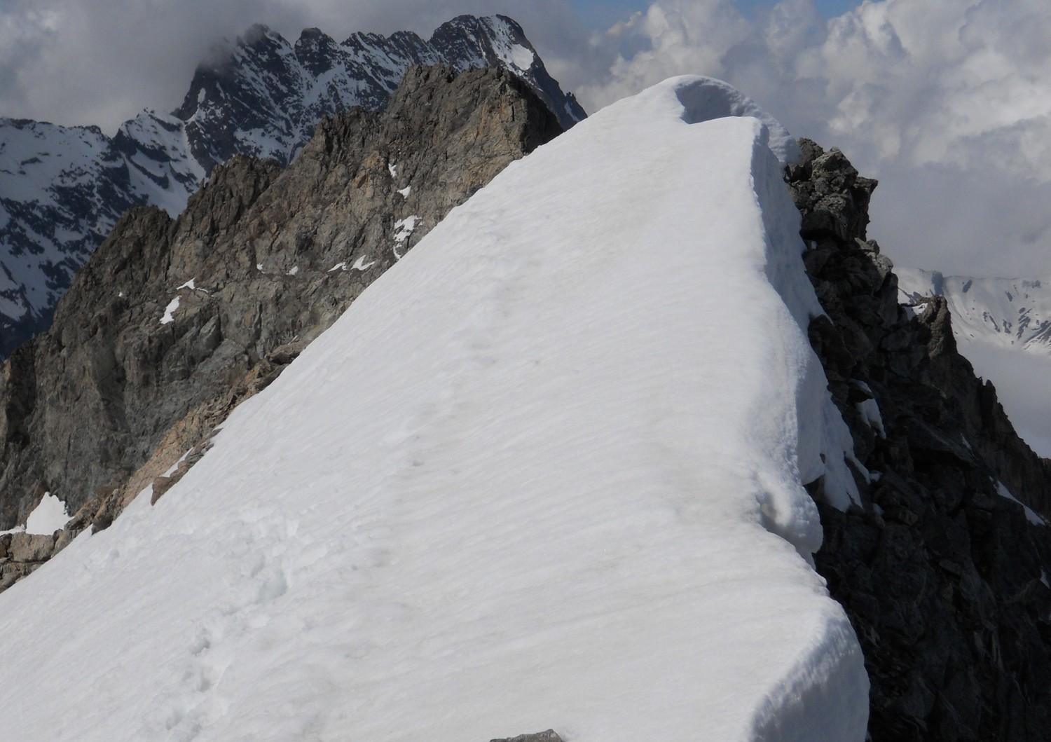 la corniche sur le sommet