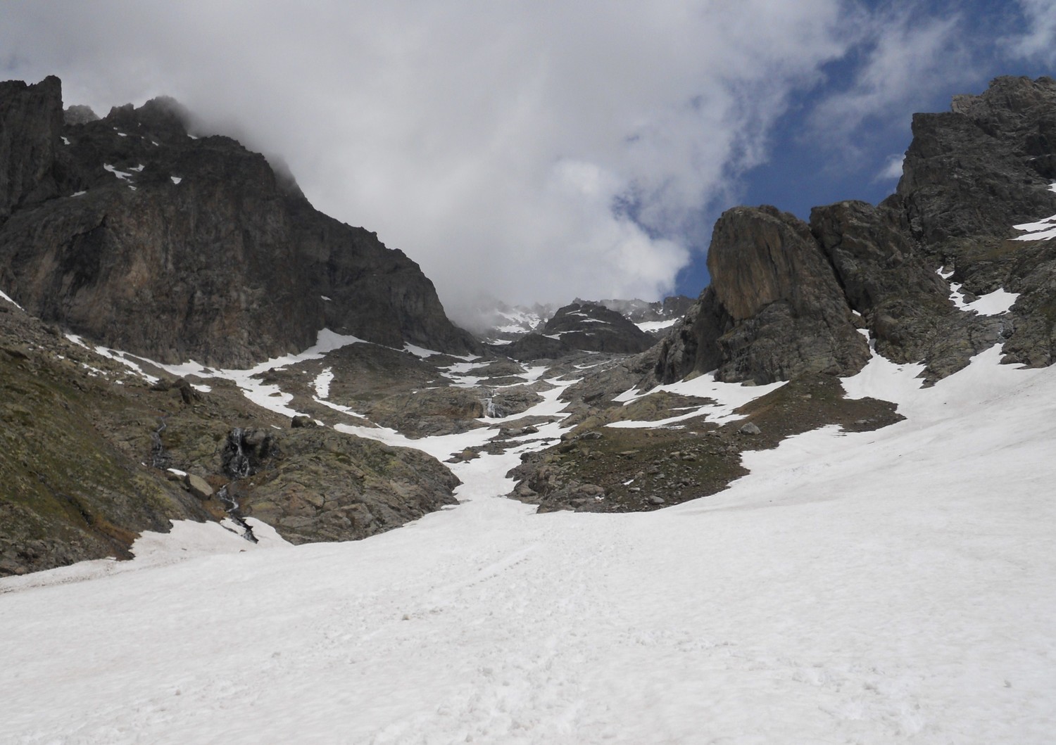 Au bout du névé,le verrou du glacier de Surette