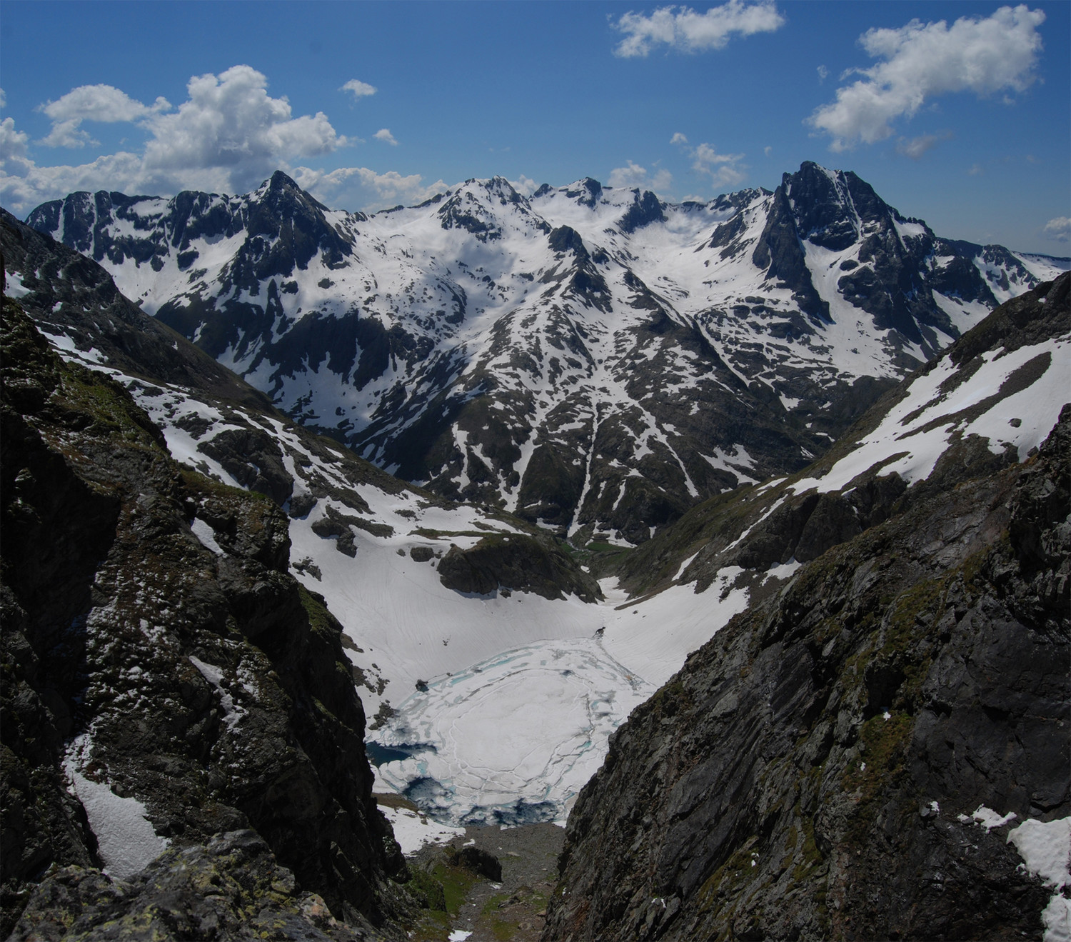 Dal Passo dell'Omo di Malgina 2621 m con vista sul bacino del Barbellino e sul Monte Gleno 2882 m.