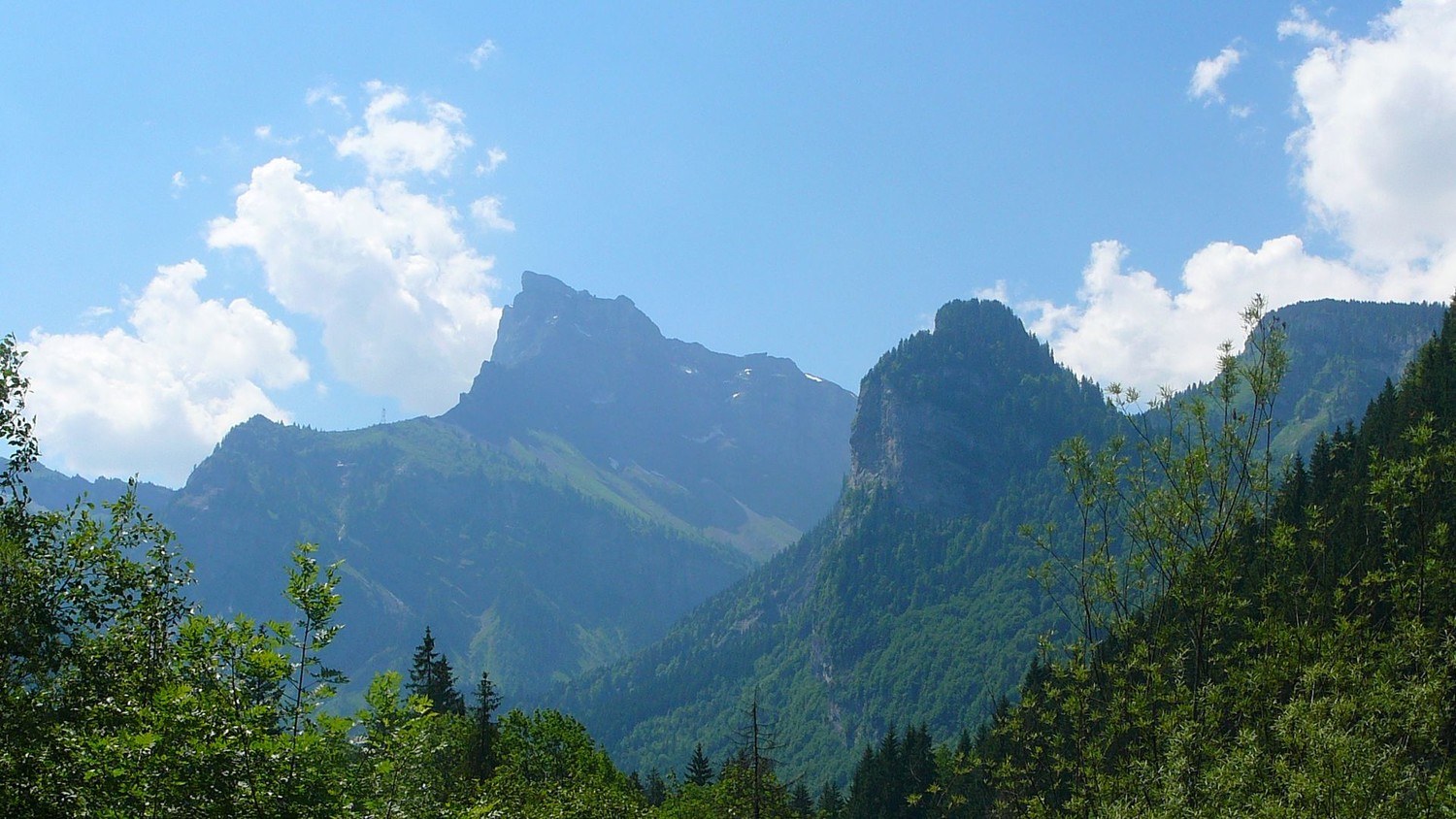 Pointe de sales depuis la route de Sixt