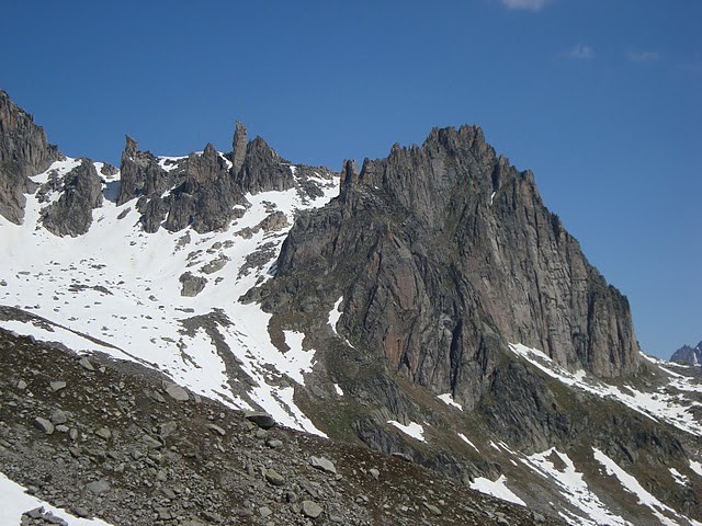 A droite, le Chli Bielenhorn, à gauche, les deux Chameaux (Kamele)