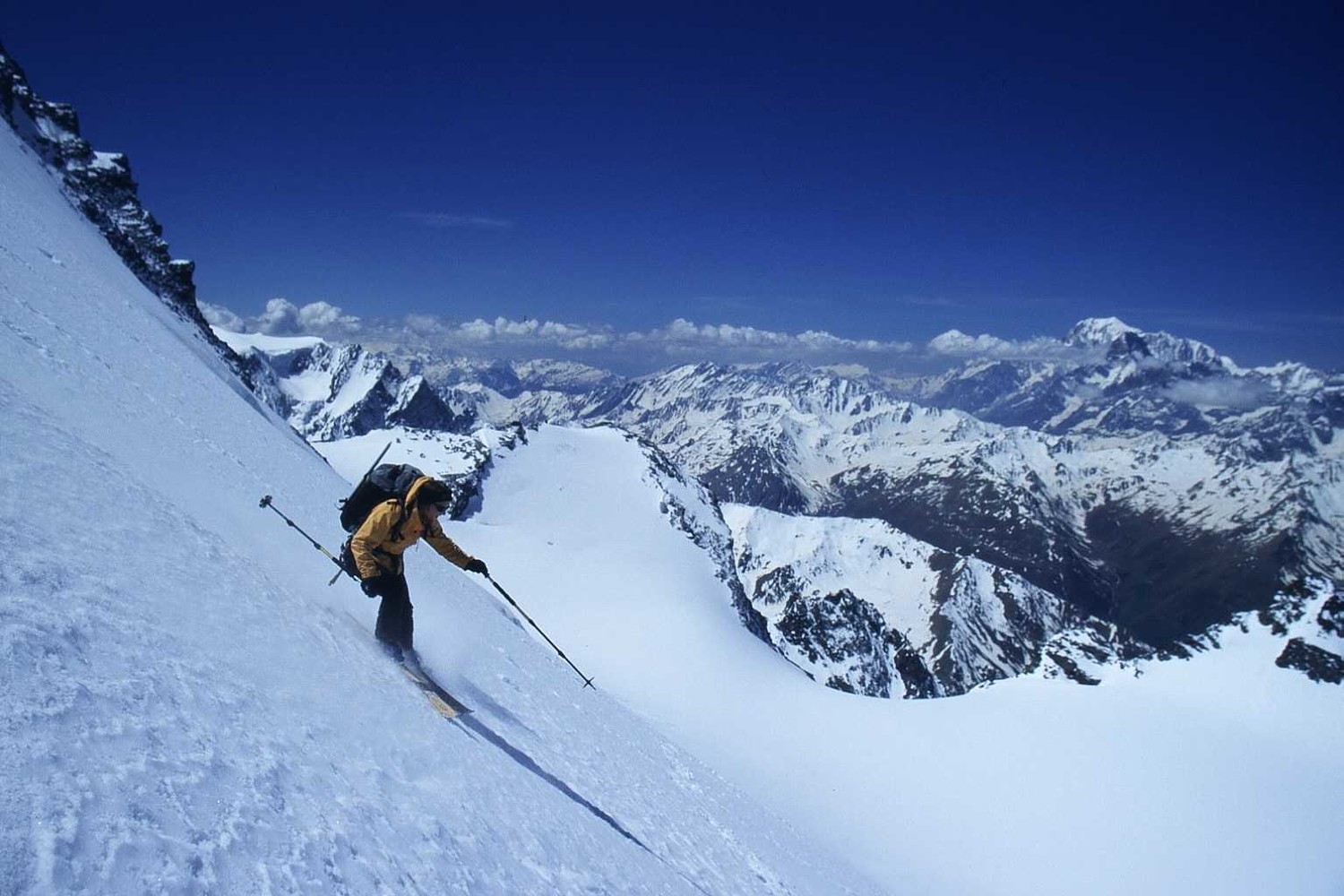descente du couloir du Gardien, grand combin, juin 2002