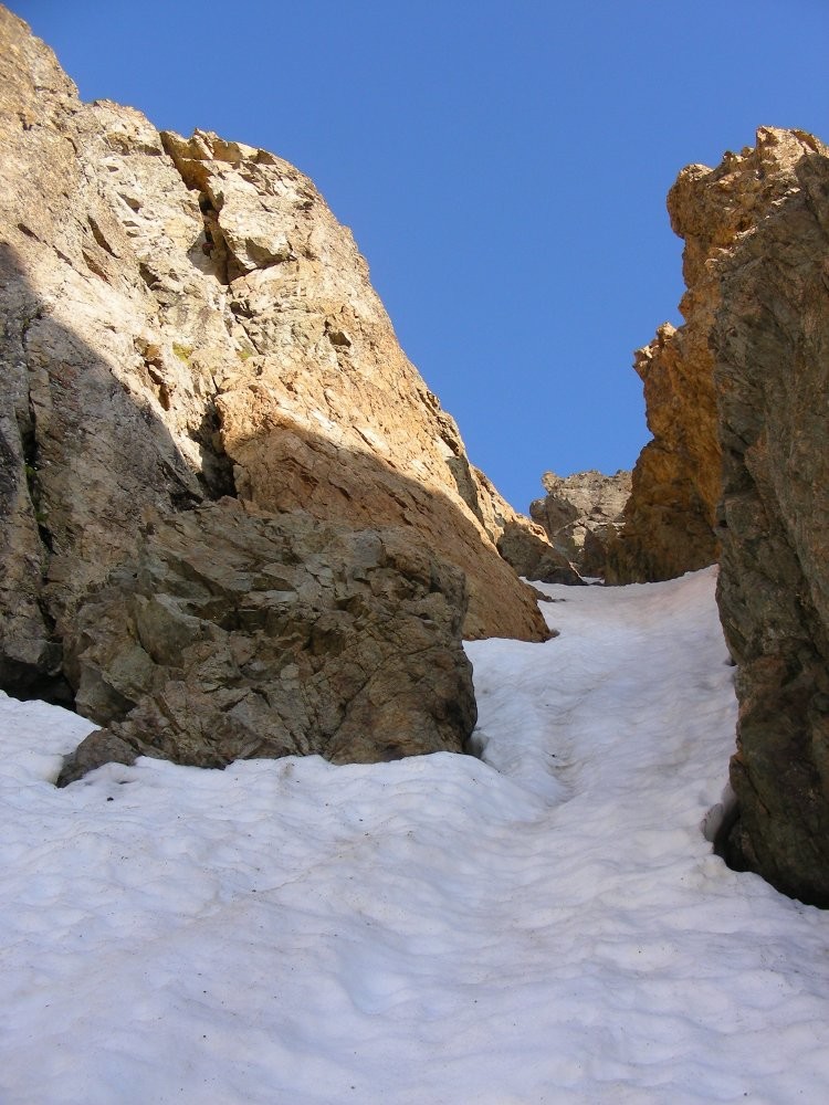 Le couloir qui permet de prendre pied facilement sur le rocher