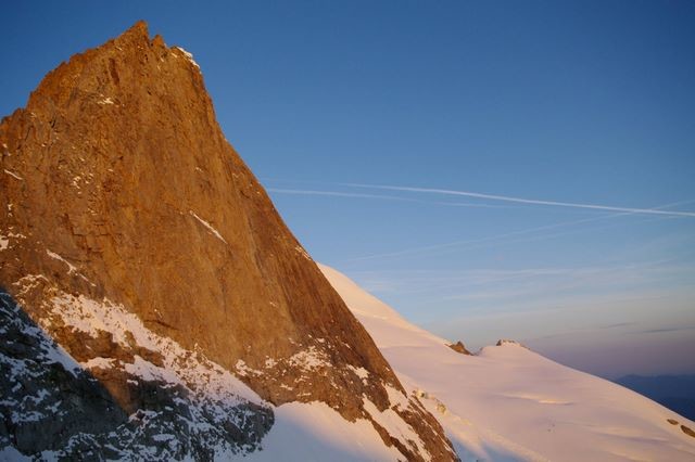 Lever de soleil depuis la Brèche de la Meije
