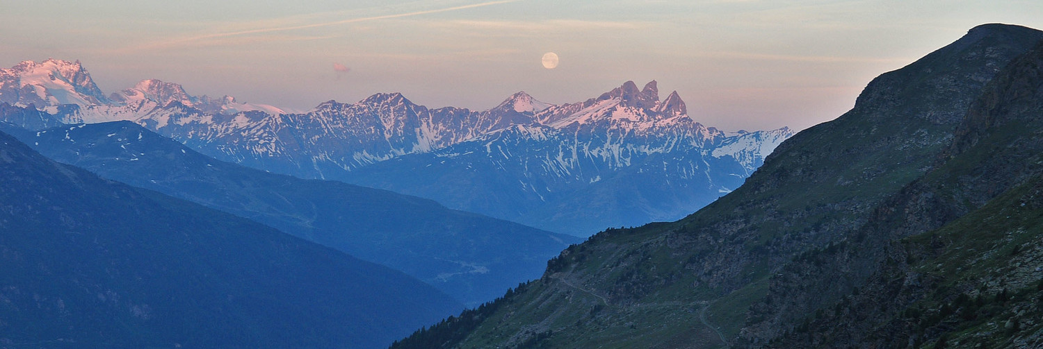 Ecrins et Arves depuis le bivouac à Orelle