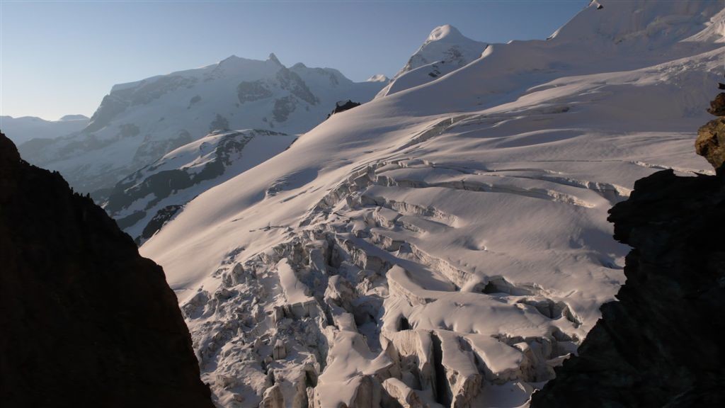 Sur l'arête en rocher avec vue vers l'est