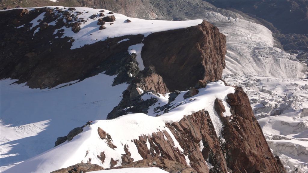 Nico et Tanguy sur l'arête en neige vers 3400m