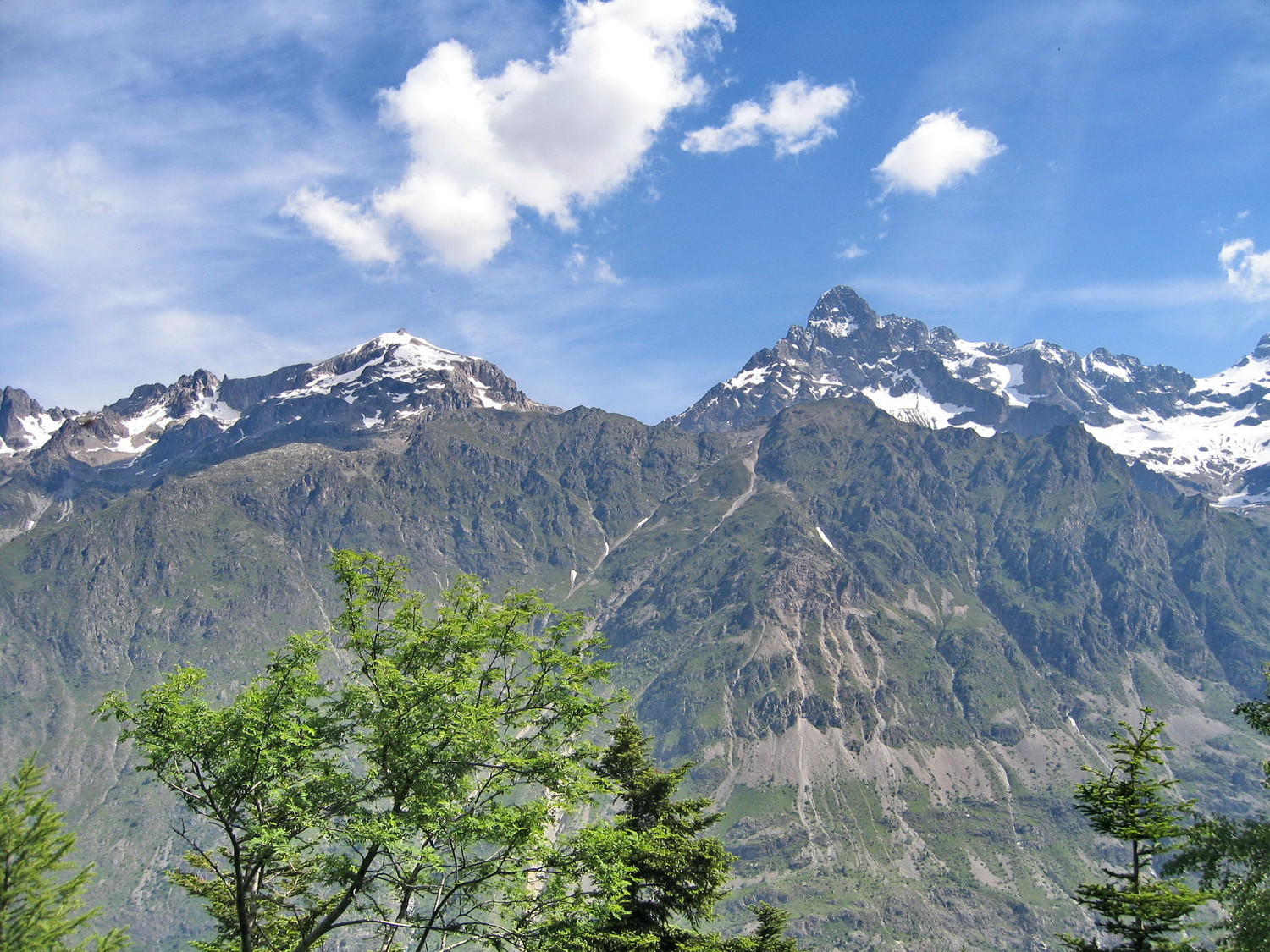le pic d'olan et le pic Turbat, en montant aux lacs