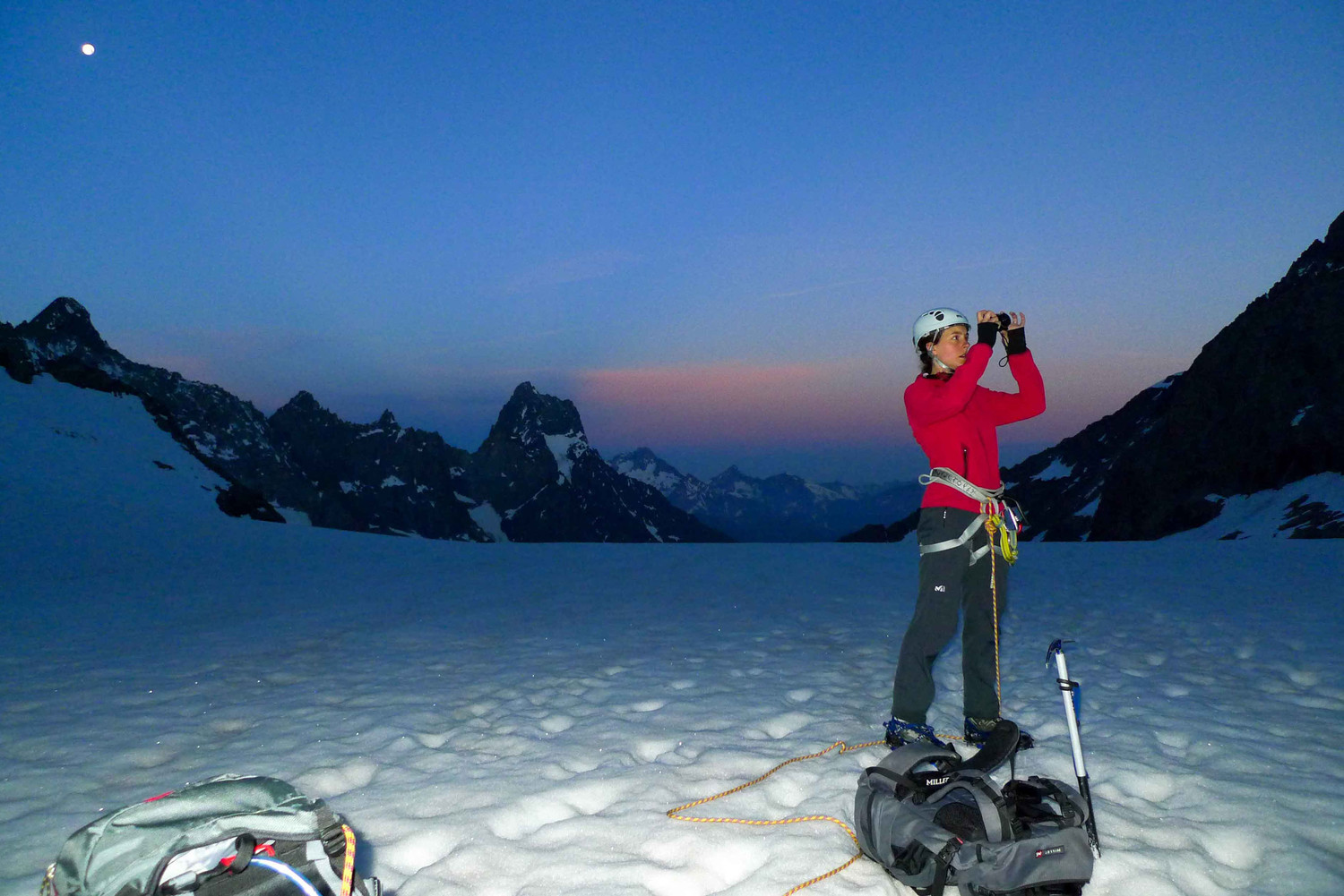 PREMIERES LUEURS DU JOUR DEPUIS LE GLACIER