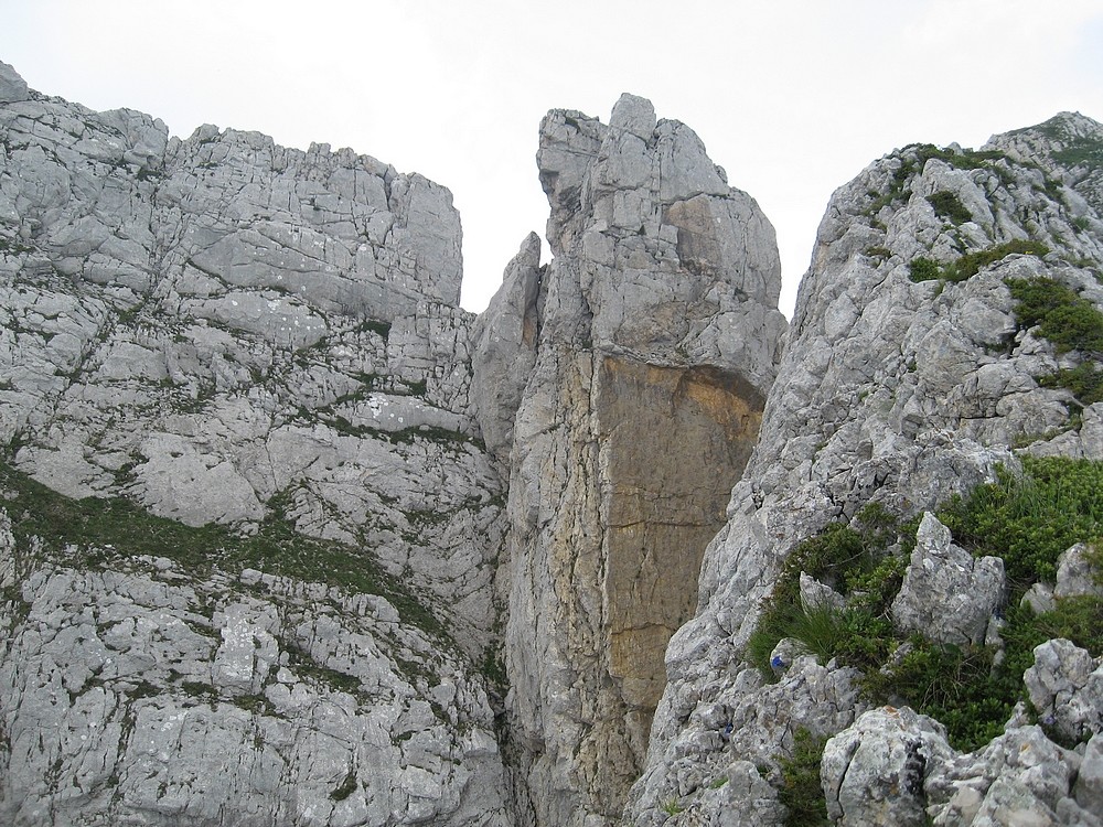 Gerbier - Pilier de la Double-brèche : A la sortie de la voie : la double brèche et le début des arêtes du Gerbier, à gauche.