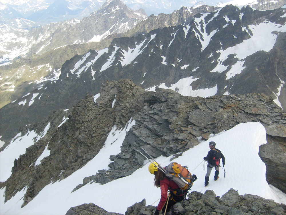 L'arête nord/ouest pour la descente, notez le cairn dessus à gauche