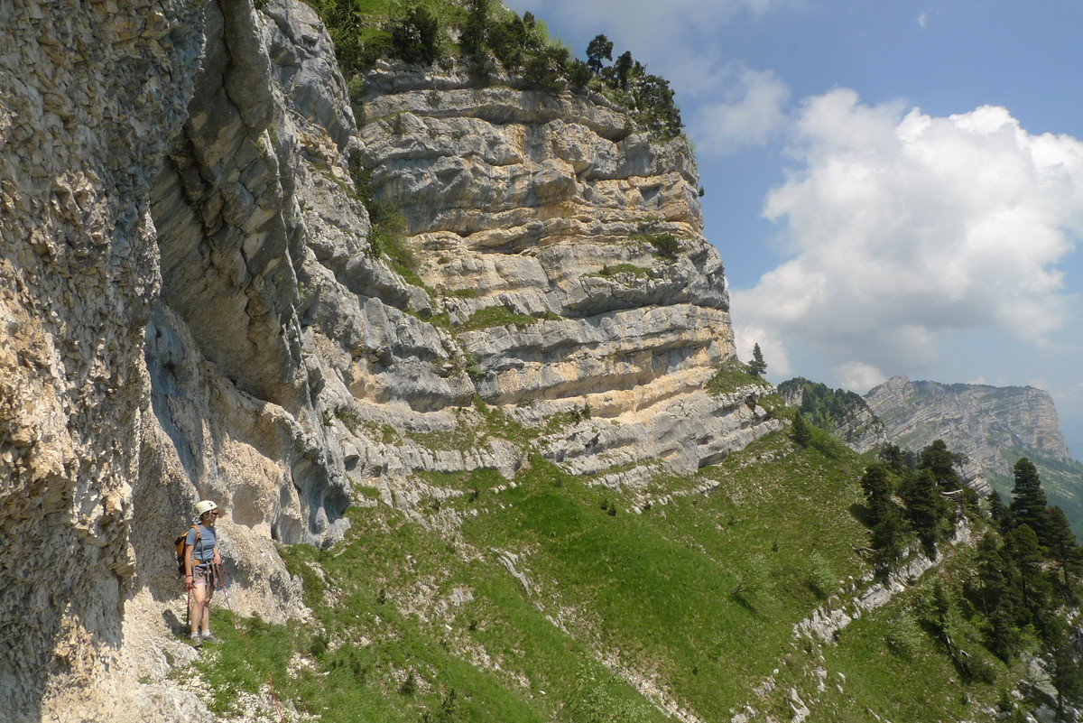 Progression au pied des falaises