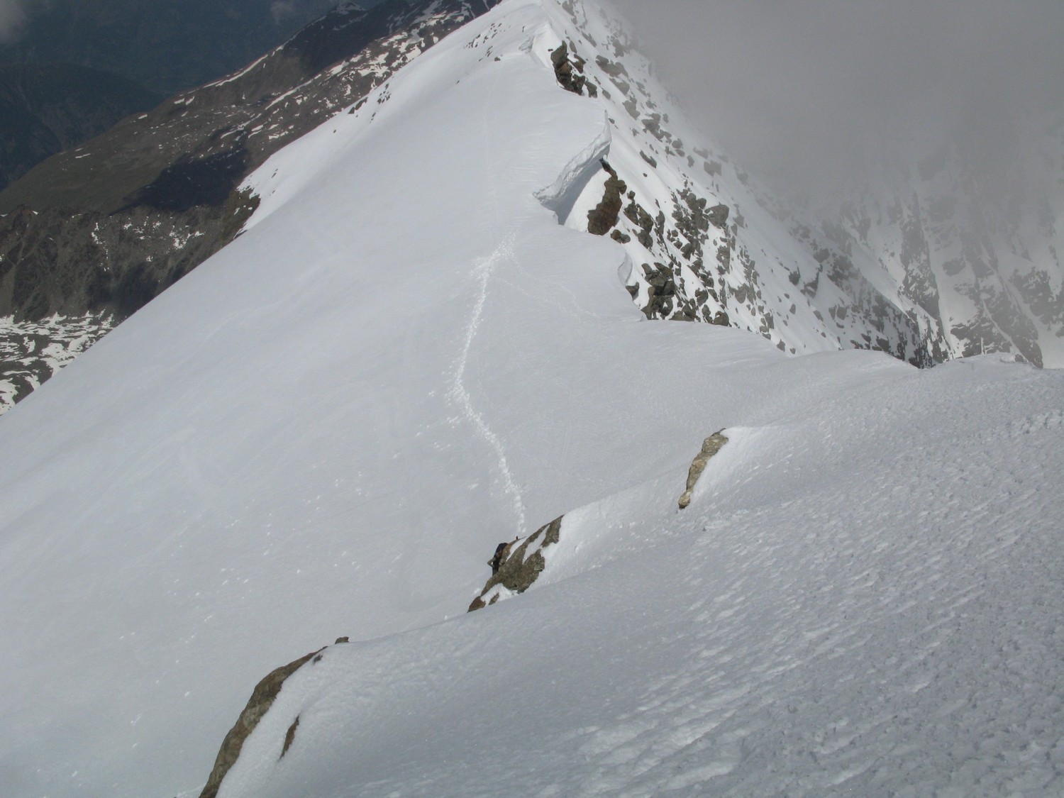 sur la petite arête sommitale