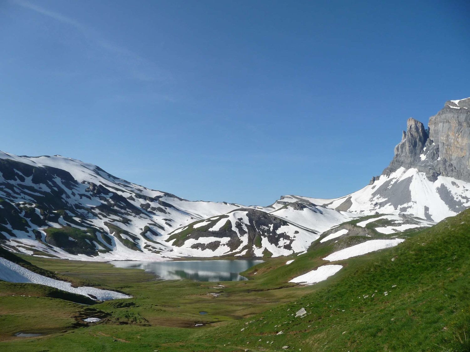 lac d'anterne et vallon montant au col