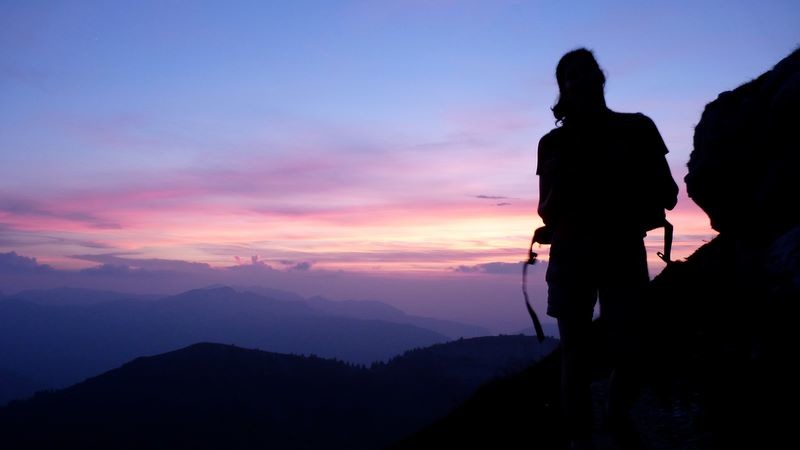 Montée à la Dent de Crolles par le Pas de l'Oeille au soleil couchant