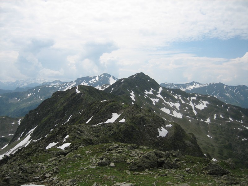Arête menant au Pic de la vache Rouge et à la pointe de la Grande Journée