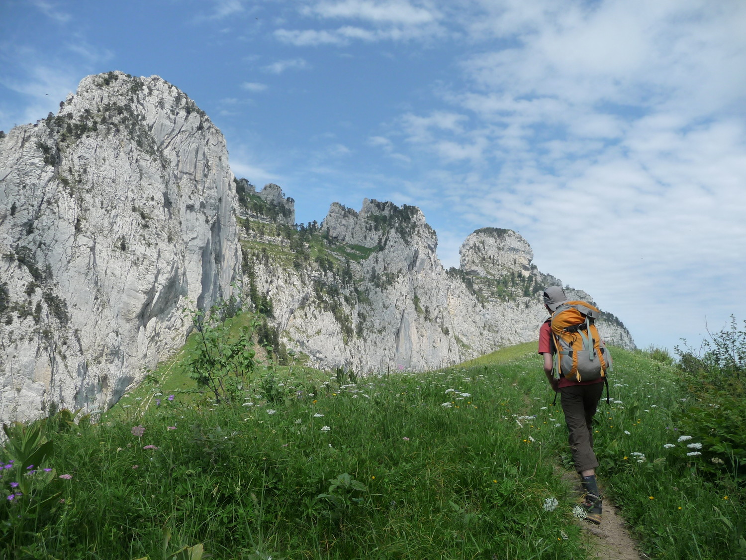 vue sur les dents de lanfon depuis l'approche