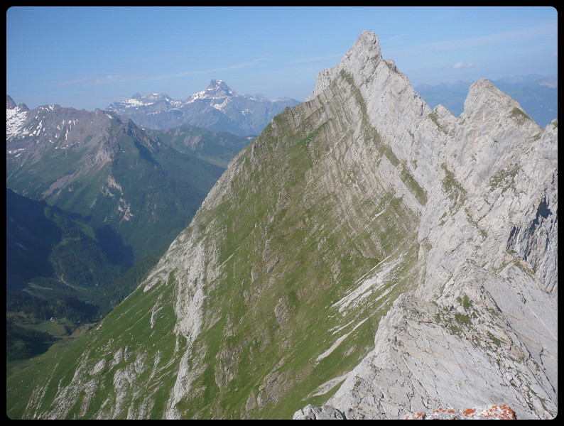 Une partie de l'arête sur fond de Cime de l'Est