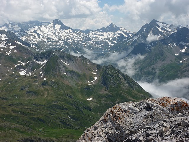 au sommet: vue du côté lac d'Artouste