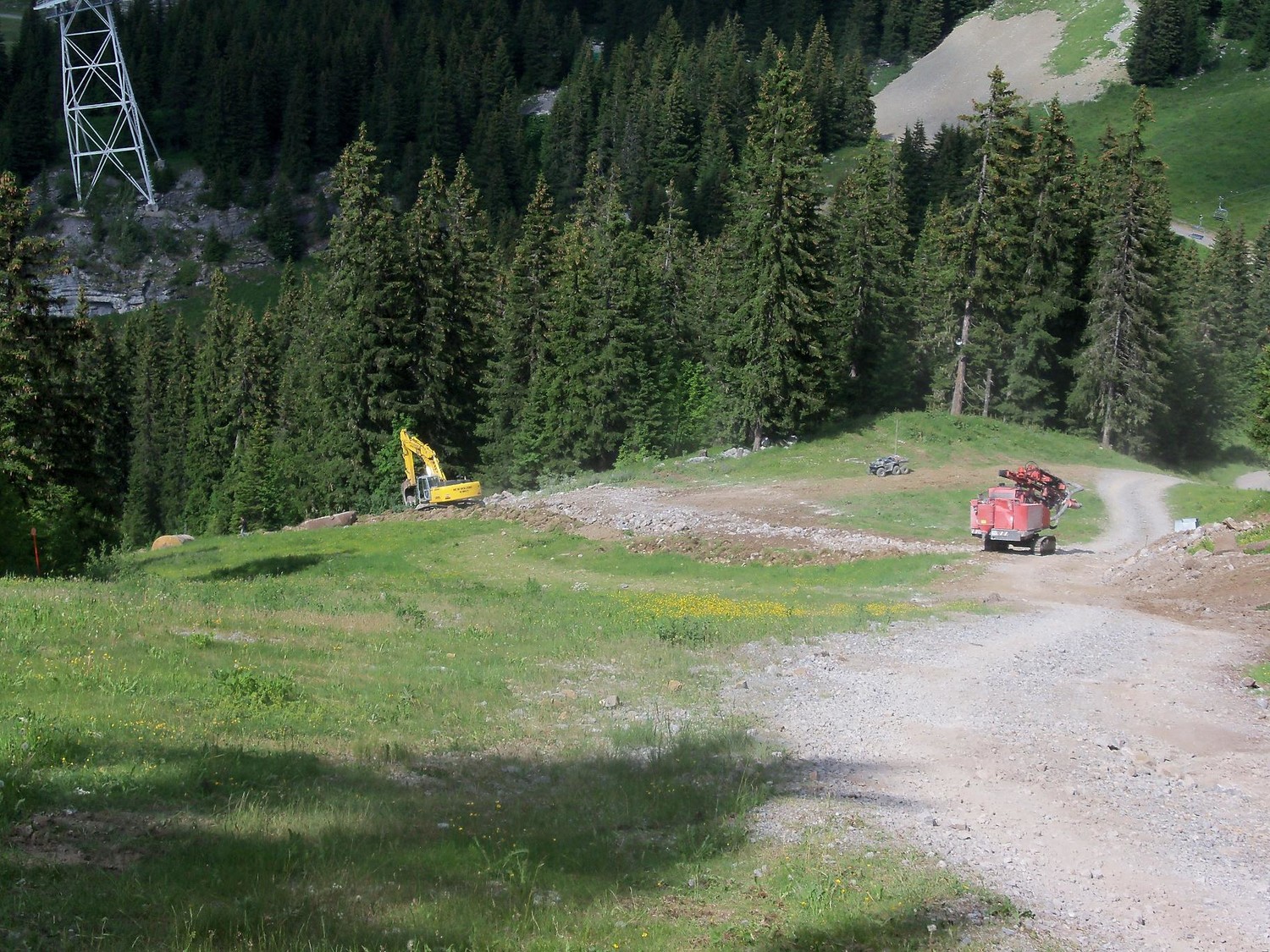 La station y de Flaine vous accueille tout l'été sur ses chemins de rando ! calme, serenité, repos ... euh non en fait , passage à éviter absolument