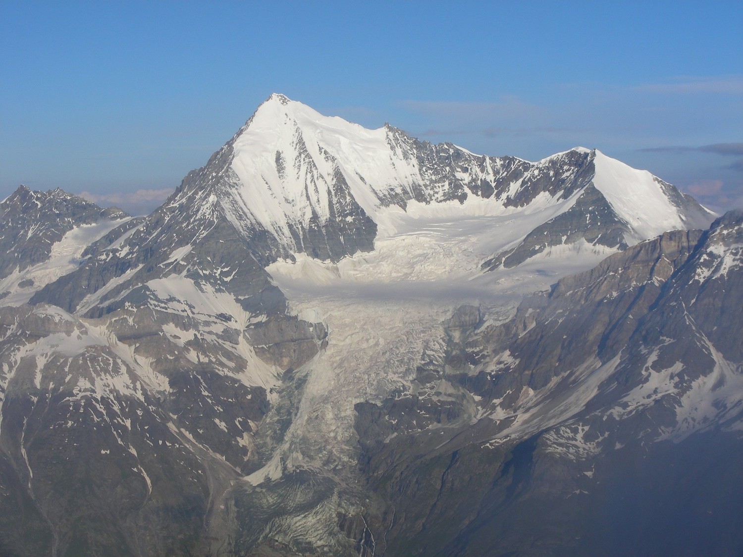 Le Weisshorn (à gauche) et le Bishorn (à droite), vus du Dirrujoch