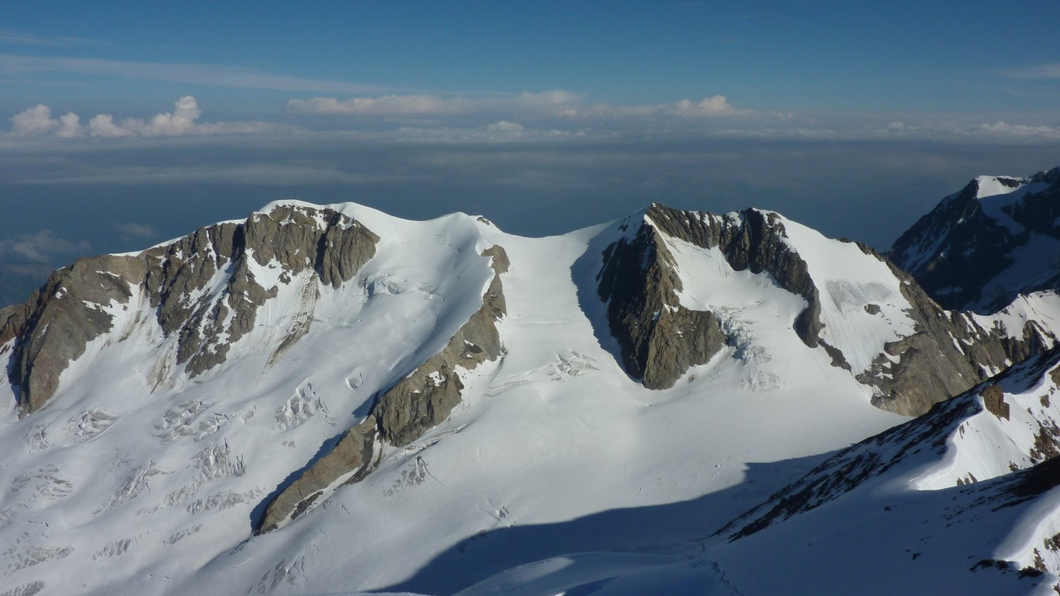 Vue sur les Dômes de Miage depuis le Sommet de l'arête Nord de Tré la Tête