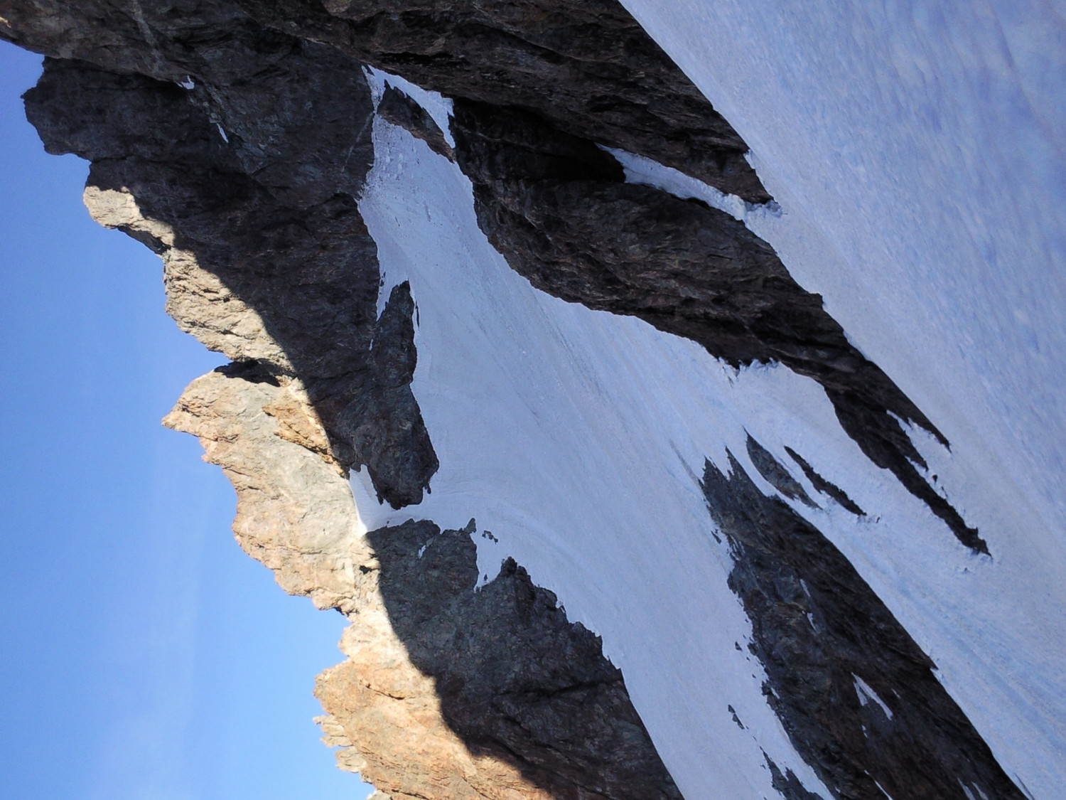 la pente de neige sous la brèche des frères Chamois, vers laquelle nous n'irons pas!